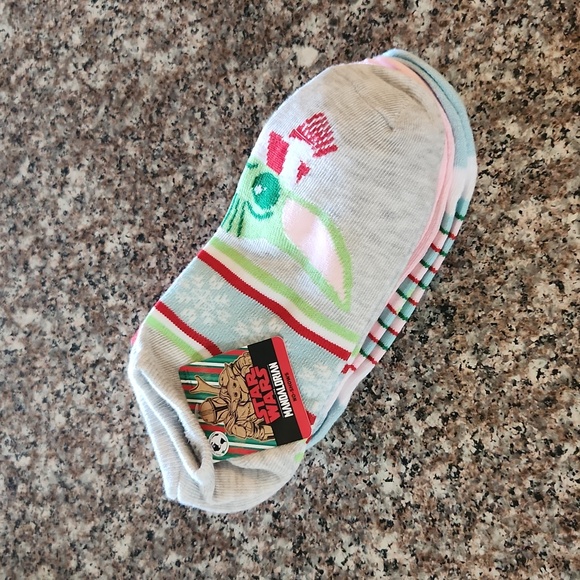 Star Wars Mandaloran No-Show Christmas Socks - Picture 3 of 6